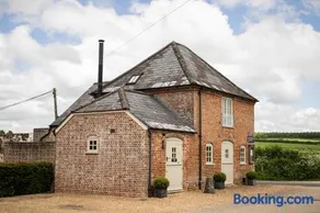 The Cottages at Launceston Farm - Image 2