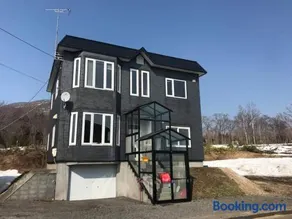 Rusutsu Kuma House - Image 1