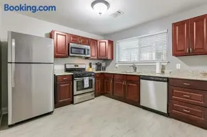 Mardi Gras Patio 2BR 8mins to Canal St - Image 4