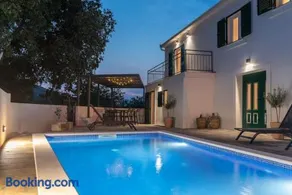 Villa Celtis with heated pool - Image 1