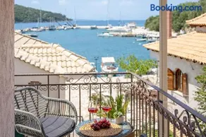 Esperides Studios-Seaside Stay with View in Syvota - Image 1