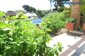 The Orange Grove Garden Room - Image 3