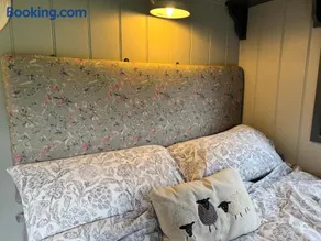 Greatwood Shepherds Hut - Image 5