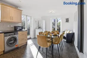 Modern 3-Bed Home in Milton Keynes with Parking - Image 4
