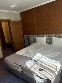 Prince Cyril Hotel - Image 4