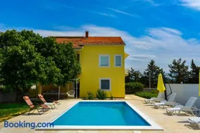 Villa Kutija with heated pool - Image 3