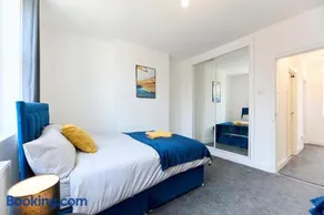 Refurbished 3 Bedroom House near Leeds City Centre - Image 3