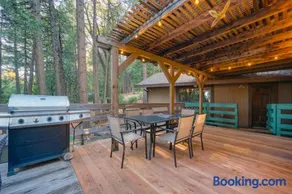Scenic Forest Cabin with Deck l Best Value for Weekly & Monthly Stays - Image 5