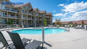 The Sunset Escape | Walkout Condo in Downtown Kelowna - Image 4