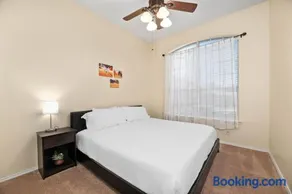 Relaxing 3BR 2BA Oasis - Hot Tub & 5 Beds! - Image 4