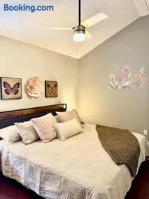 Rare to find a Desert Jewel, West Side, 3 Bedrooms - Image 2