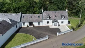 Nether Newton - Sleeps 12, Hottub, Sauna, Private Garden - Image 2