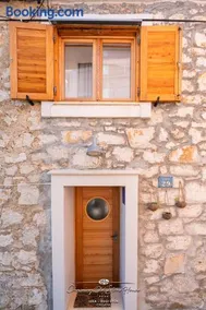 Charming old stone house - Image 2