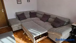 Urban Comfort 1BR near South Park with Balcony - Image 3