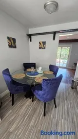 Beautifully furnished 3 bedroom house located close to all attractions - Image 1