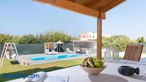 SUNNY BREEZE Deluxe Villa Near Beach, Private Pool - Image 2