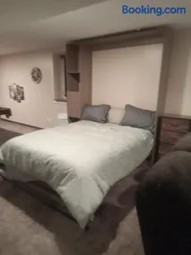 Super Suite with Sauna, Pool Table and Arcade Game - Image 2