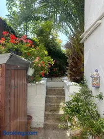 Bradstone Garden Retreat With Own Entrance - Image 5