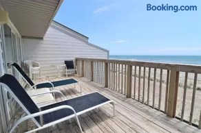 Oceanfront 2-bedroom Queen's Grant - Image 3