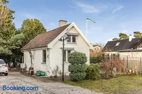 Guesthouse close to the beaches in Höllviken - Image 1