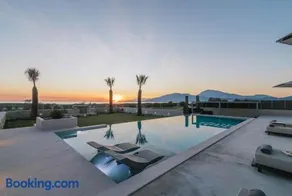 Grand Sea View Luxury Villa - Image 3