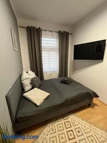Best Preis Stadtperle 1- Stadtzentrum Wittenberge Modernes Ambiente max 3 Personen Einzelzimmer voll ausgestattet mit MagentaTV, WLAN, Waschmaschine - Image 4