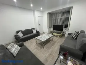Lovely Peaceful Family Home Quiet Area Historic Saltaire - Image 5