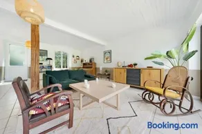 Maison familiale avec tennis privé - Image 3
