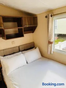 Edinburgh Lux Lodge Seton Sands - Image 2