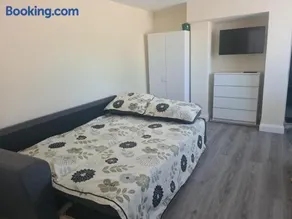 Rural County Sligo Studio Sleeps 2 with Parking - Image 2