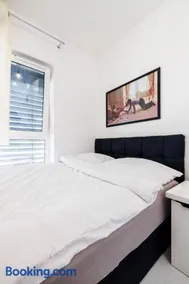 Luxury Apartment With Spa Bath- City Centre, Free Parking by StayNest - Image 2