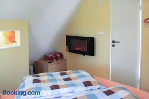 Cozy Cottage - Image 2