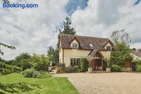 Apple Tree Cottage - Image 2