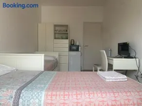 Mirela's Private Room with key, AC, lift & balcony in the center of Nice on the Cote d'Azur - Image 1