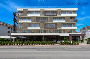 Petit Hotel - Image 2
