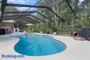 Minutes to boat ramps and beach and private pool! - Image 3