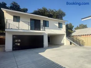 Conveniently Located Near JPL Rose Bowl and Freeway - Image 1