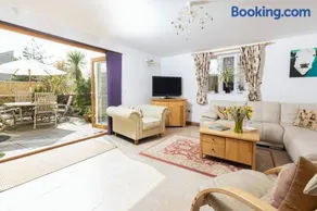 Little Maunditts Cottage - quiet location in charming Cotswold village - Image 5