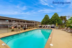 Large Studio with Patio and Pool - Image 2