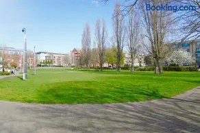 Abbey Road 4 Bed Home - Garden, Parking, Sleeps 11 - Image 2