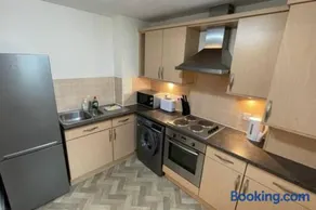 Peebles Cardona Cozy 2 x bedroom Apartment - Image 5