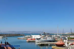 Spacious sea facing one bedroom apartment - Image 3