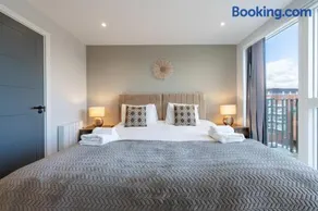 2 Bedroom Flat Sleeps up to 6 with Balcony by Elevate Living Estates Short Lets - Image 3