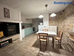 Charmante maison en pierre au cœur du village - Image 3