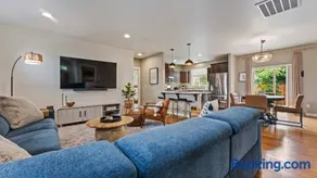 Spacious home centrally located by Science Center - Image 2