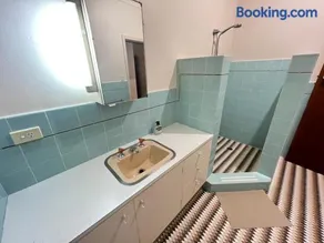 33 Room - Image 3