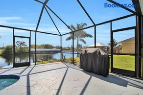 Pet Friendly Canal Front 3-Bedroom Grand Villa with Pool, Linai and Dock - Image 1