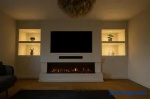 MODERN 3 BEDROOM PROPERTY WITH FREE DRIVEWAY PARKING by SHIRE STAYS - Image 3