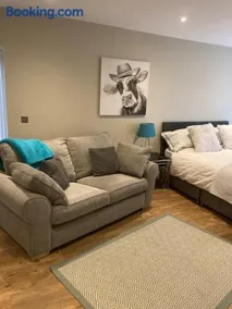 Cherry Farmhouse - Image 4