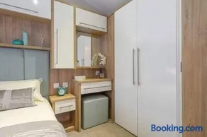 Premium Chalet at Newquay Away Resorts MV7 - Image 5